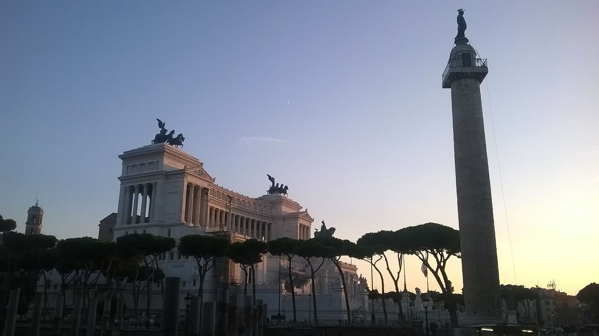 Le monument à Victor-Emmanuel II trône sur la piazza Venezia
