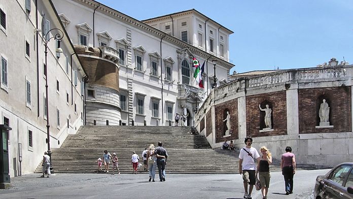Palais du Quirinal Rome - Adrian Pingstone Le palais du Quirinal est l'une des trois résidences du président italien