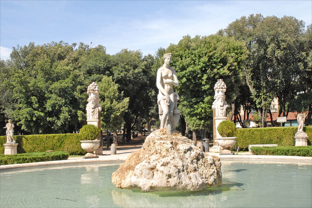 Collection de sculptures dans les jardins de la villa Borghese