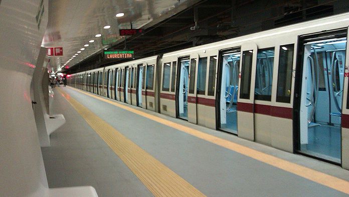 metro-rome-ligne-b métro à quai sur la ligne B