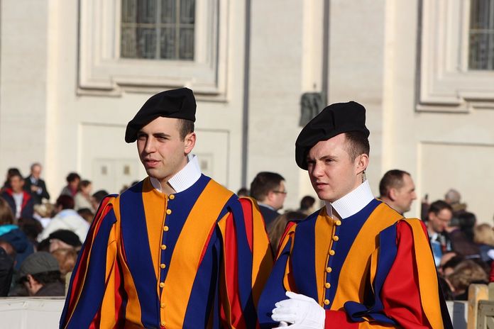 Gardes suisses au Vatican Gardes suisses au Vatican
