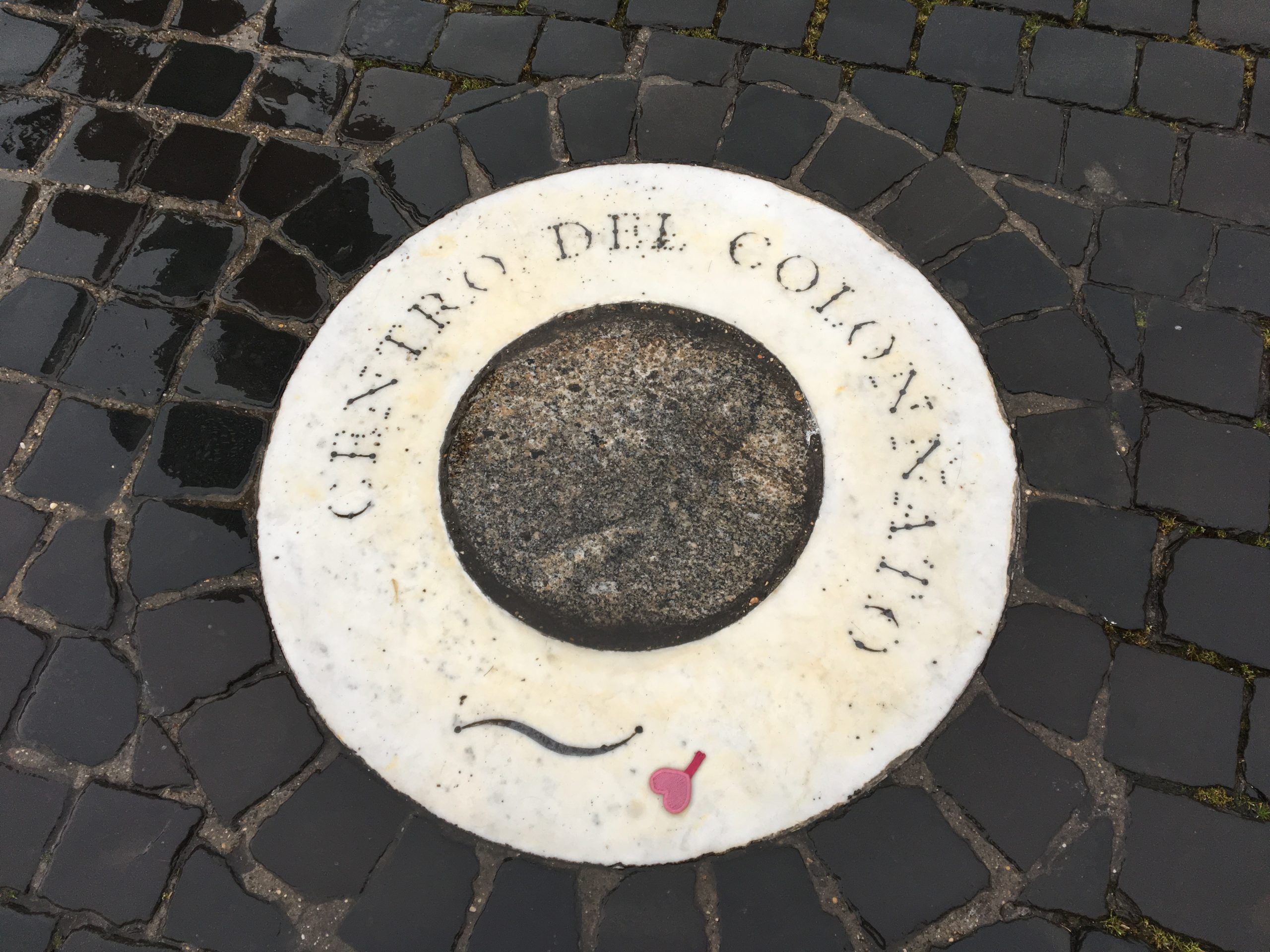 Testez l’illusion d’optique sur la place Saint-Pierre de Rome