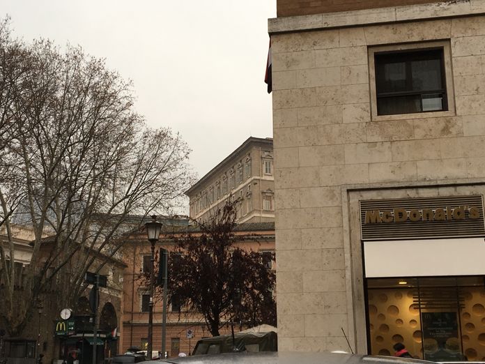 Le McDonald's Borgo Pio Le McDonald's Borgo Pio