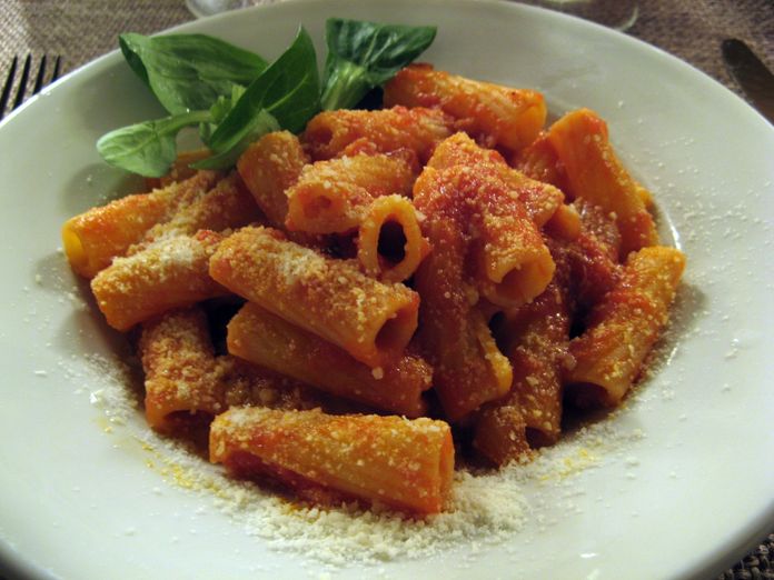 Maccheroni alla amatriciana. Maccheroni alla amatriciana.