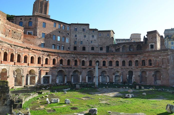 vestiges aux Marches de Trajan a Rome