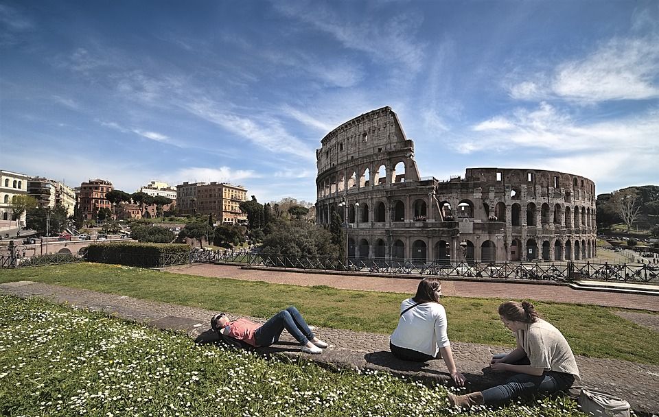 Les vêtements à Rome en été.