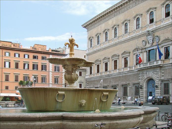 14 juillet piazza Farnese Rome