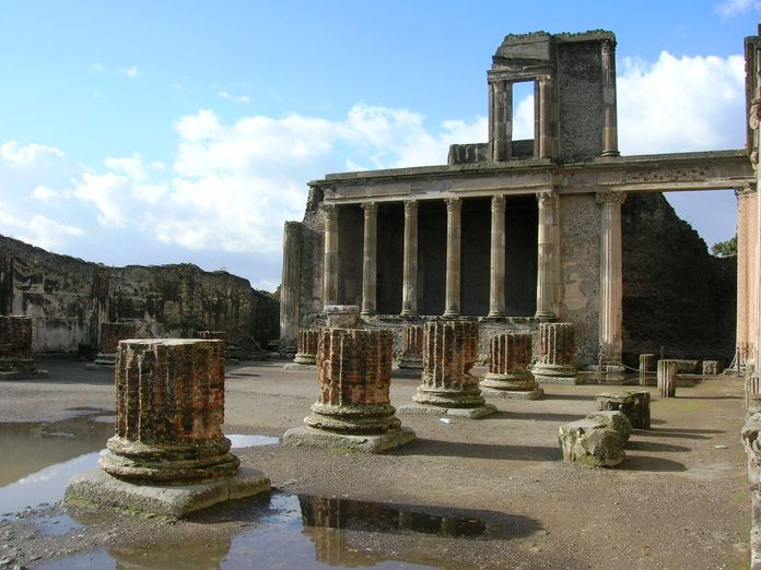 Basilique à Pompéi.