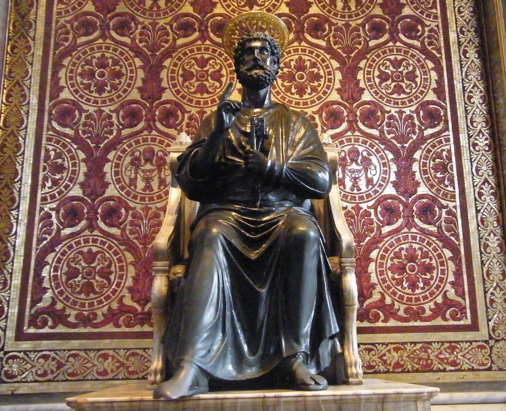 statue saint-pierre rome basilique