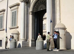 palais du quirinal releve de la garde rome.