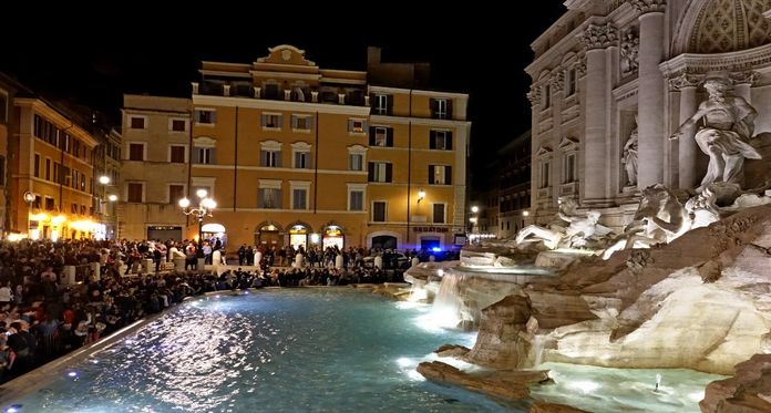 pickpockets fontaine de Trevi Rome. pickpockets fontaine de Trevi Rome.