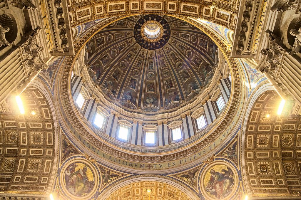 La basilique Saint-Pierre de Rome dévoile son nouvel éclairage intérieur