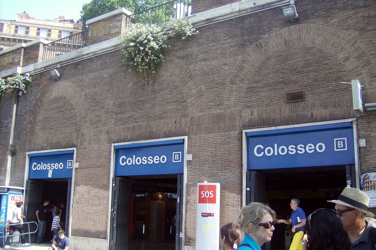 métro station Colosseo Rome.