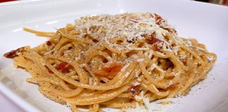 Les pâtes carbonara, l’incontournable spécialité romaine Les classiques spaghetti carbonara.