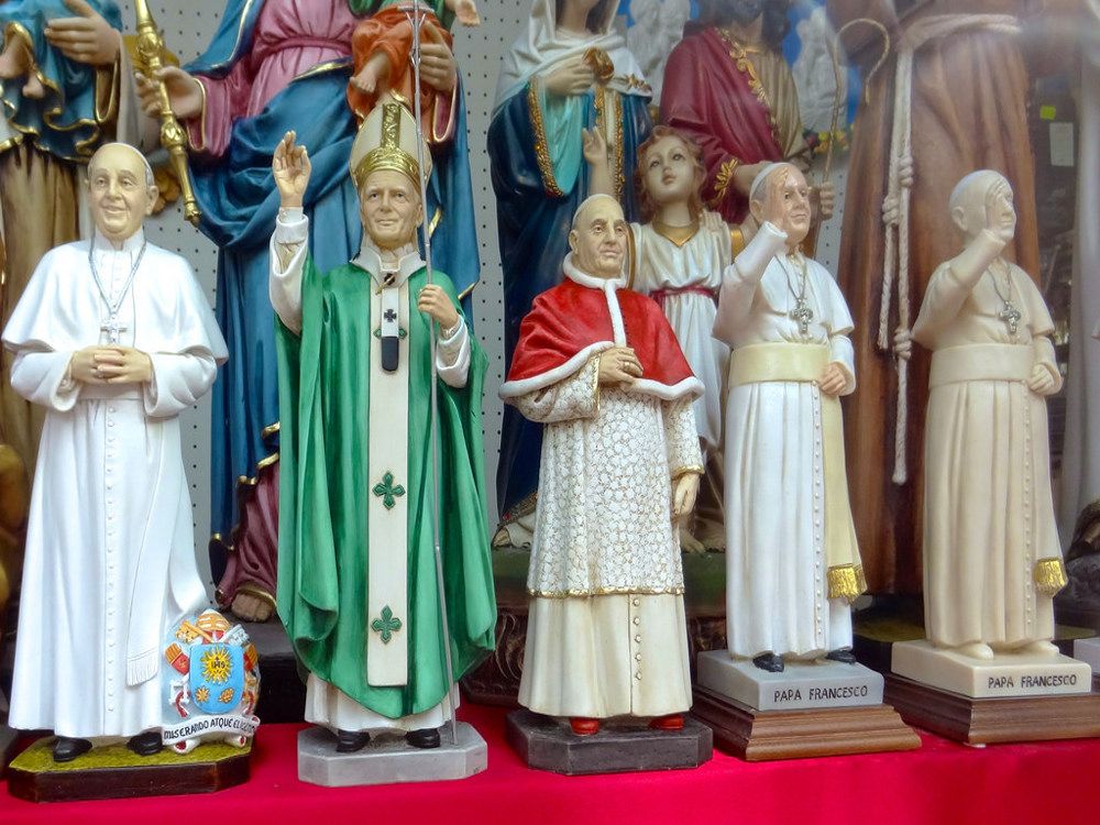 Statuettes souvenirs Vatican Rome