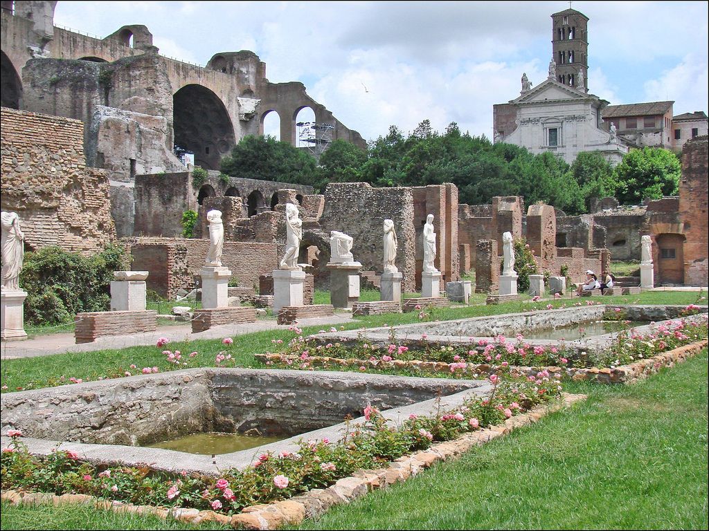 La maison des Vestales forum romain et Colisée Rome