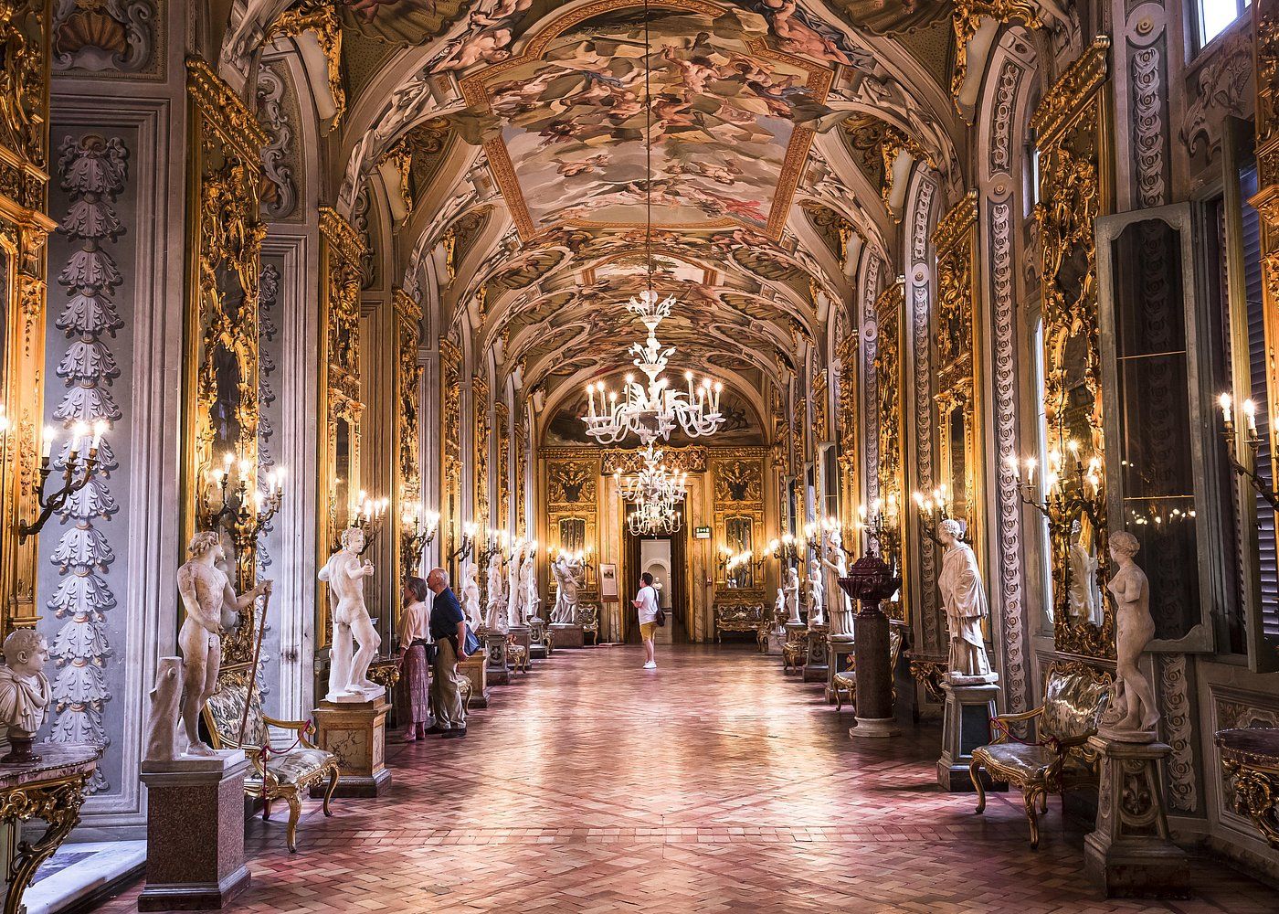 Vue de l'intérieur de la galerie Doria Pamphilj à Rome